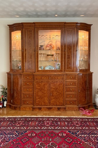 Wohnzimmerschrank