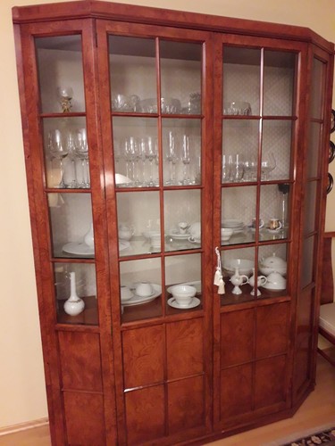 Vitrinenschrank nussbaum - vitrinenschrank,