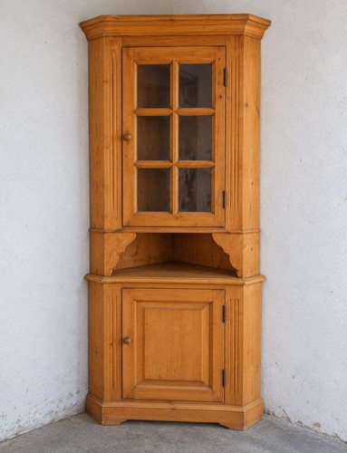 Vintage eckschrank aus hellem - eckschrank,