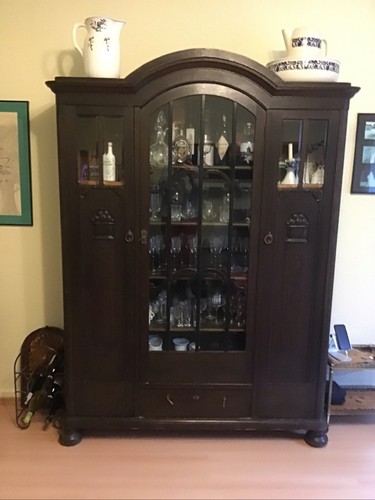 Wohnzimmerschrank